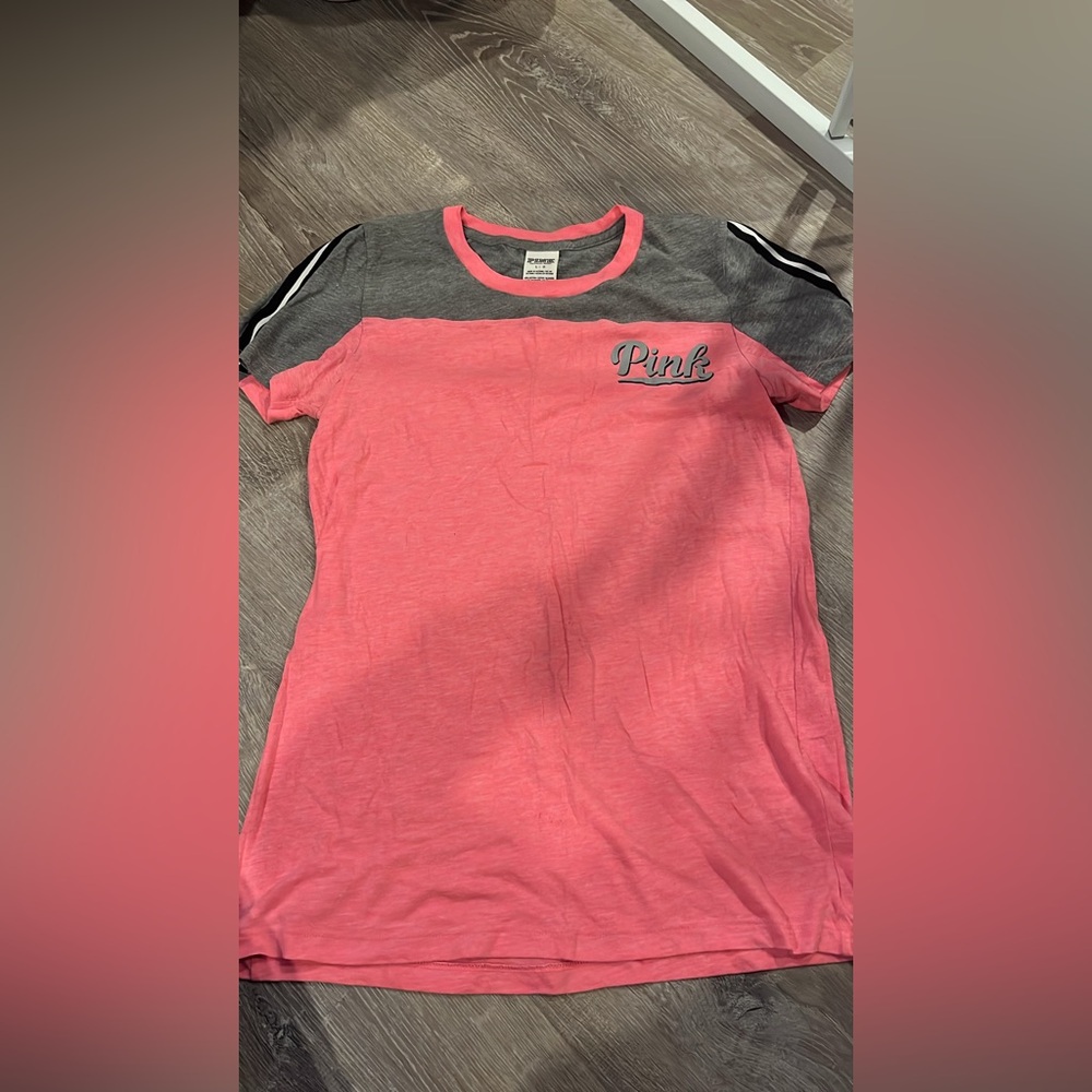 Vs pink tee